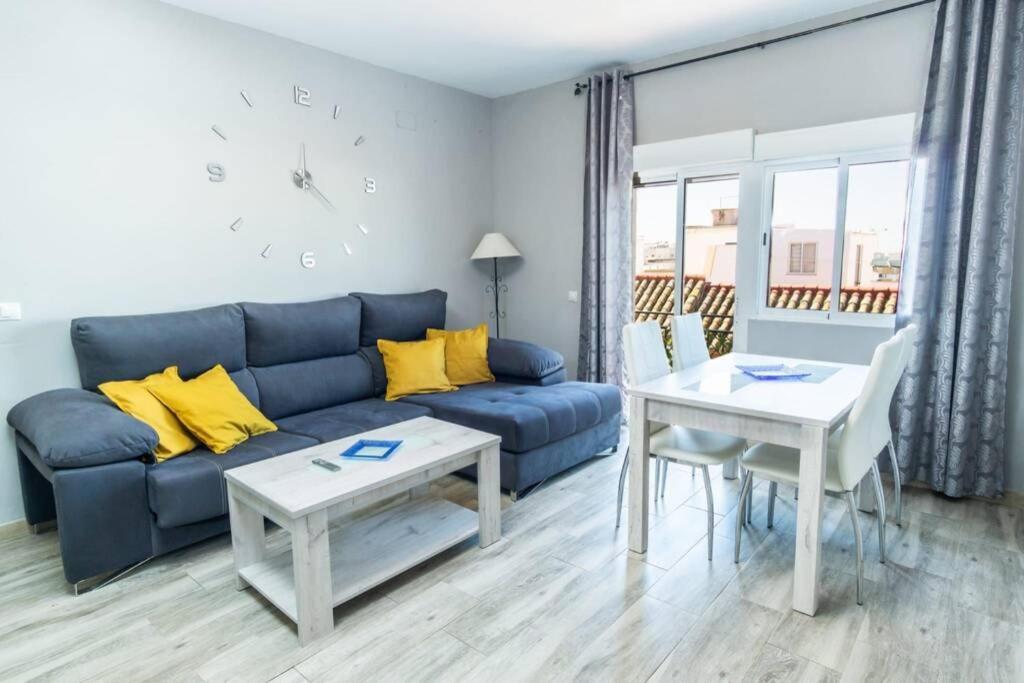 Pablo Neruda Tourist Home カルモナ エクステリア 写真